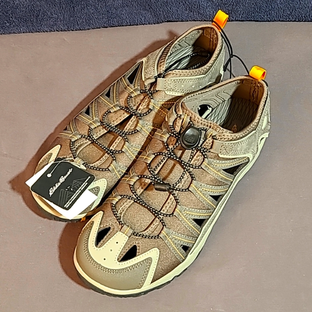 SIZE 10M. Mens Eddie Bauer Sandals, Pull On - Trail -  Hiking - New w Tags !